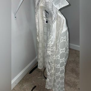 Only worn 1x if price is too high shoot me an offer.